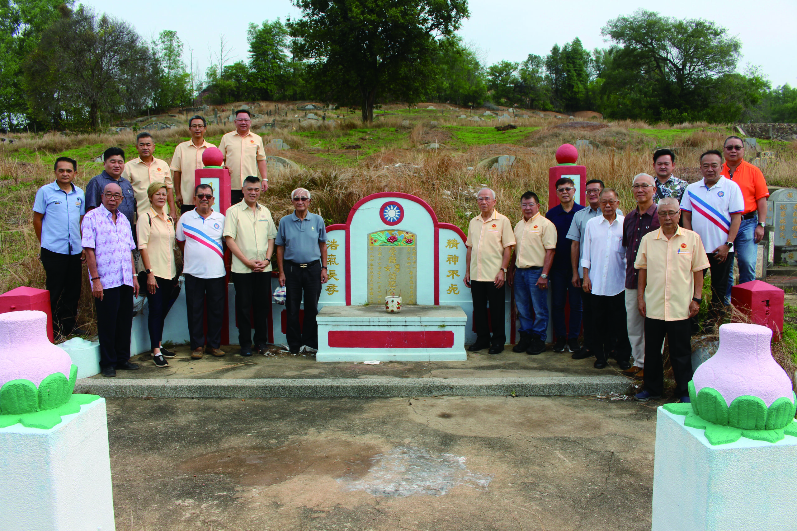 吉隆坡广东义山董事前往双溪大年受难男女侨胞惨死坟墓收集资料