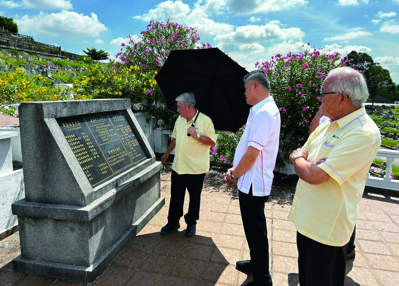 吉隆坡广东义山董事会出访收集马来亚二战殉难、蒙难纪念碑