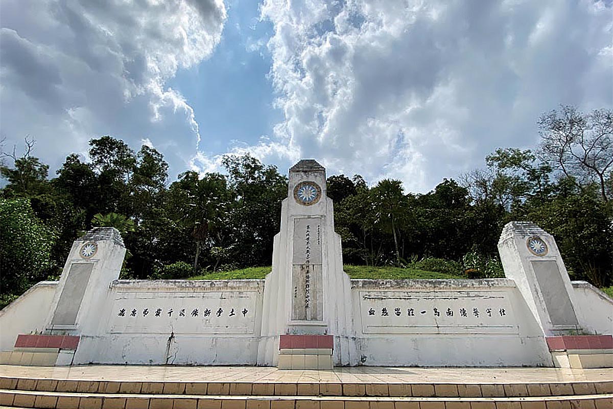 峇株巴辖亚依淡华侨殉难碑（第二次世界大战柔佛州华侨殉难烈士公墓）